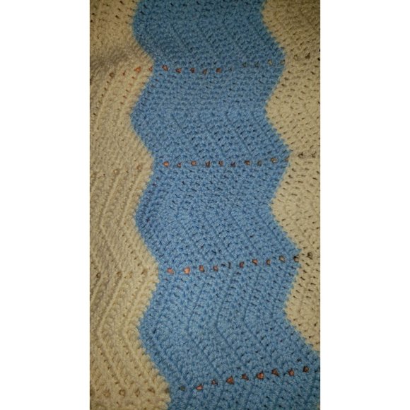 Crochet Large Pastel Chevron 93"W x90"L Queen Bedspread - Picture 5 of 9